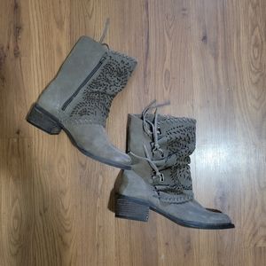 Short suede Cowgirl boots